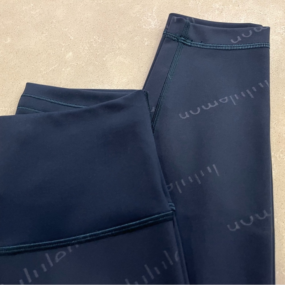 Wunder Train High Rise Tight. Special edition. Embossed lulu. Color: Submarine